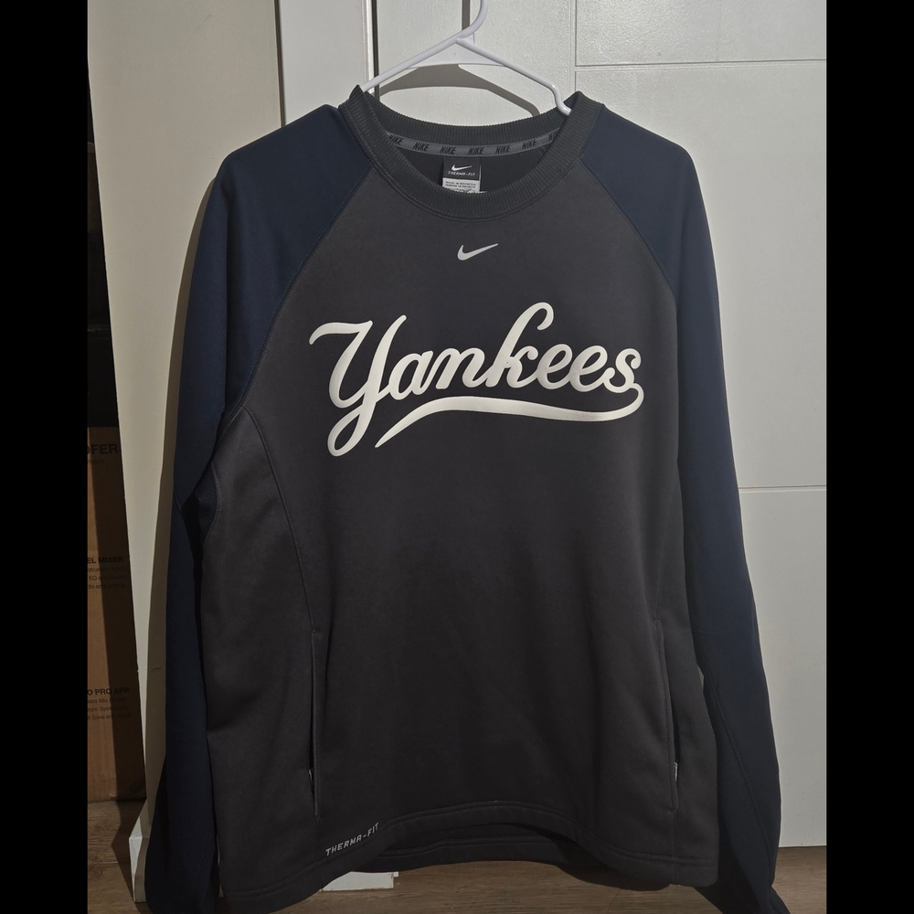 Nike New York Yankees Therma-Fit Sweatshirt